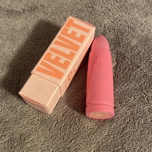 Jeffree Star Velvet Trap Lipstick - Grave Digger